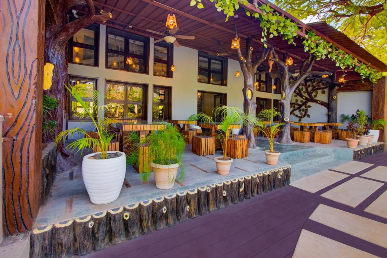 Hotel Club Mahindra Netrang Zewnętrze zdjęcie