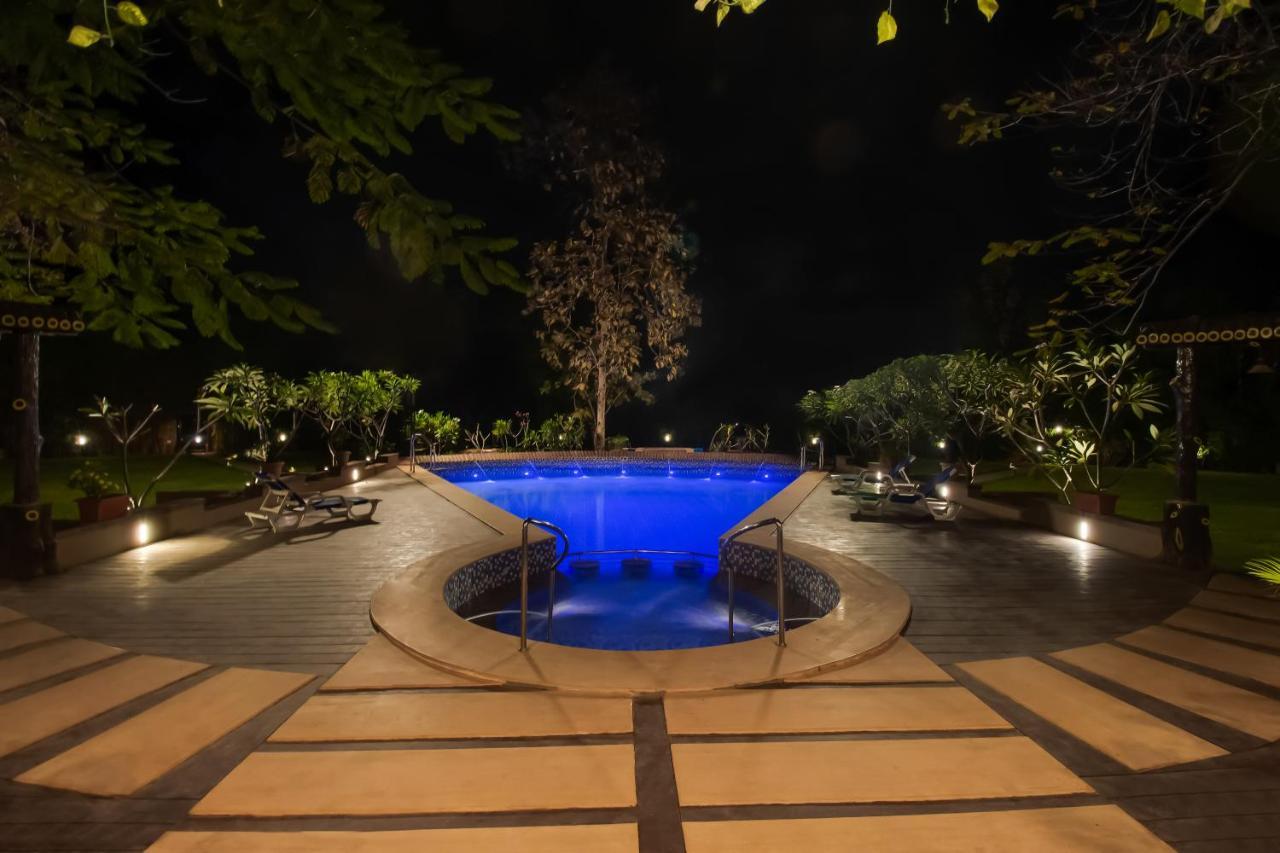 Hotel Club Mahindra Netrang Zewnętrze zdjęcie