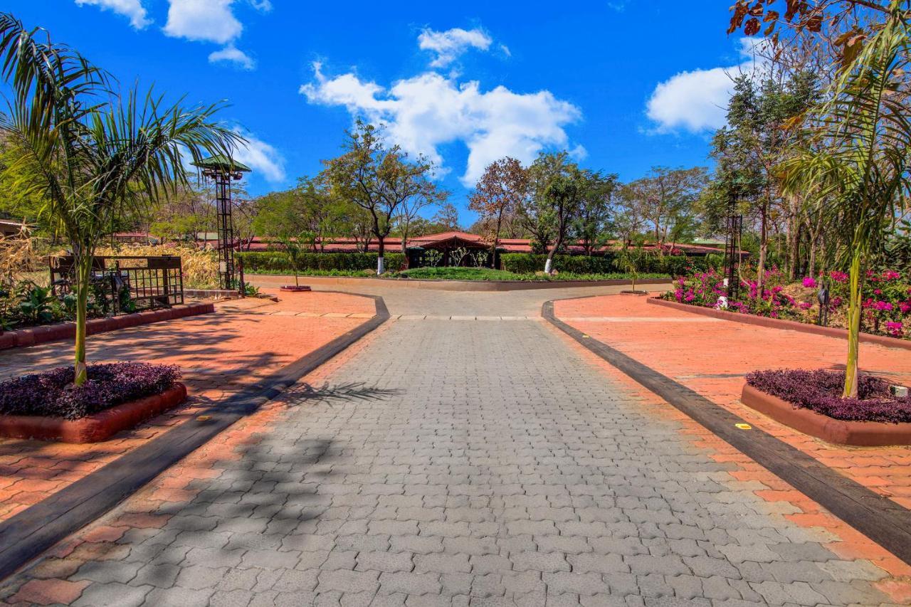 Hotel Club Mahindra Netrang Zewnętrze zdjęcie
