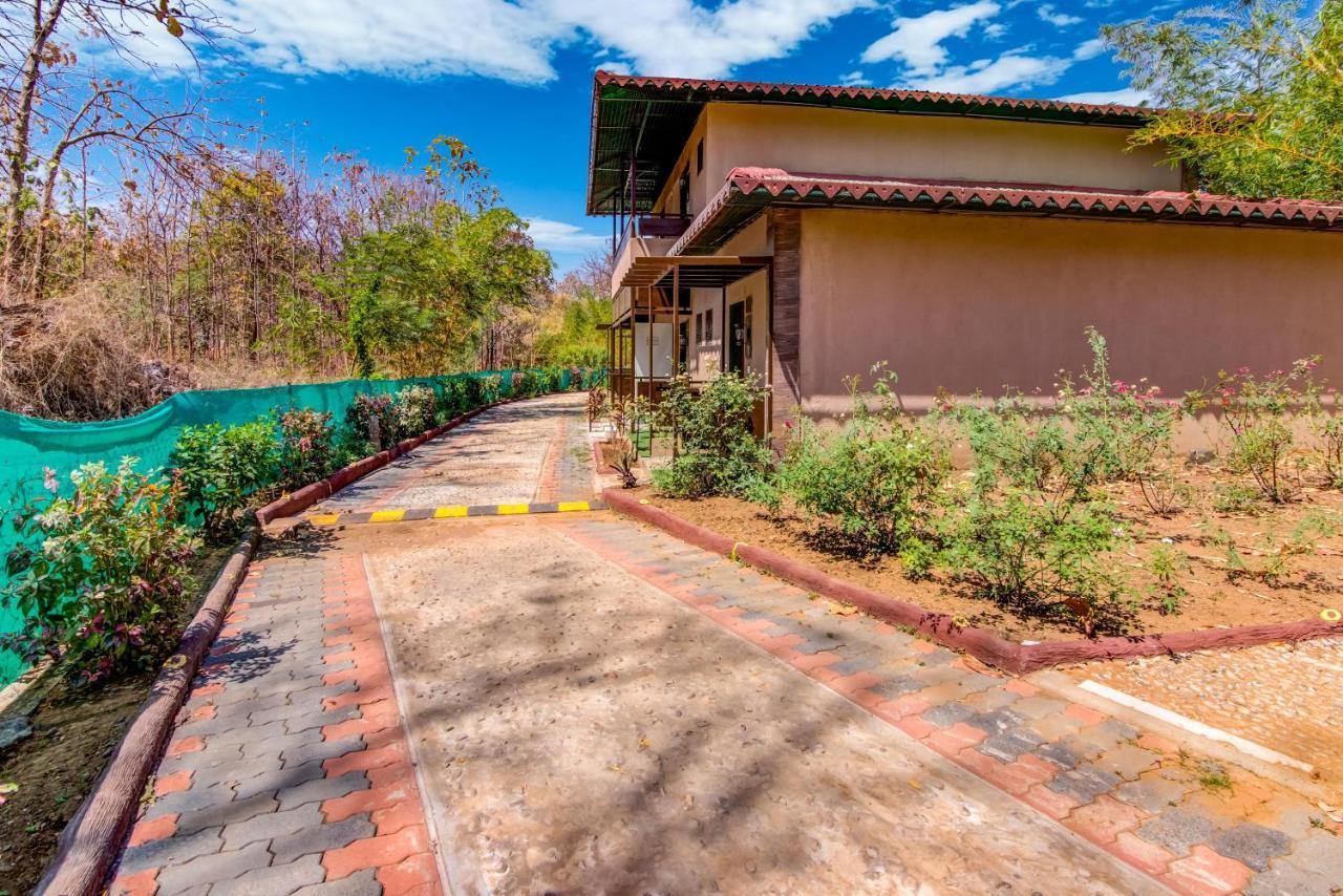 Hotel Club Mahindra Netrang Zewnętrze zdjęcie