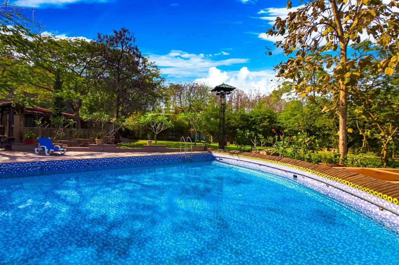 Hotel Club Mahindra Netrang Zewnętrze zdjęcie