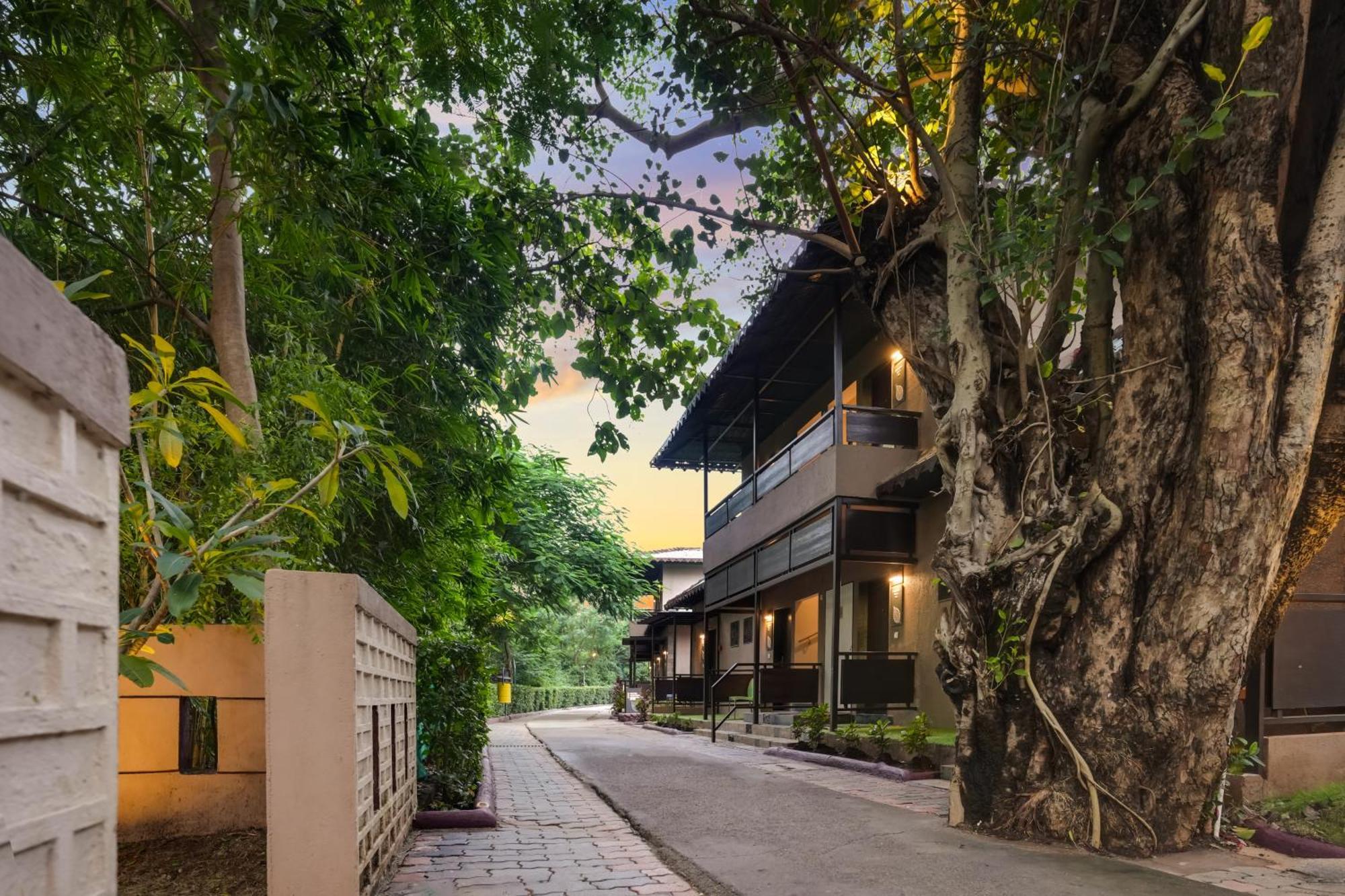 Hotel Club Mahindra Netrang Zewnętrze zdjęcie